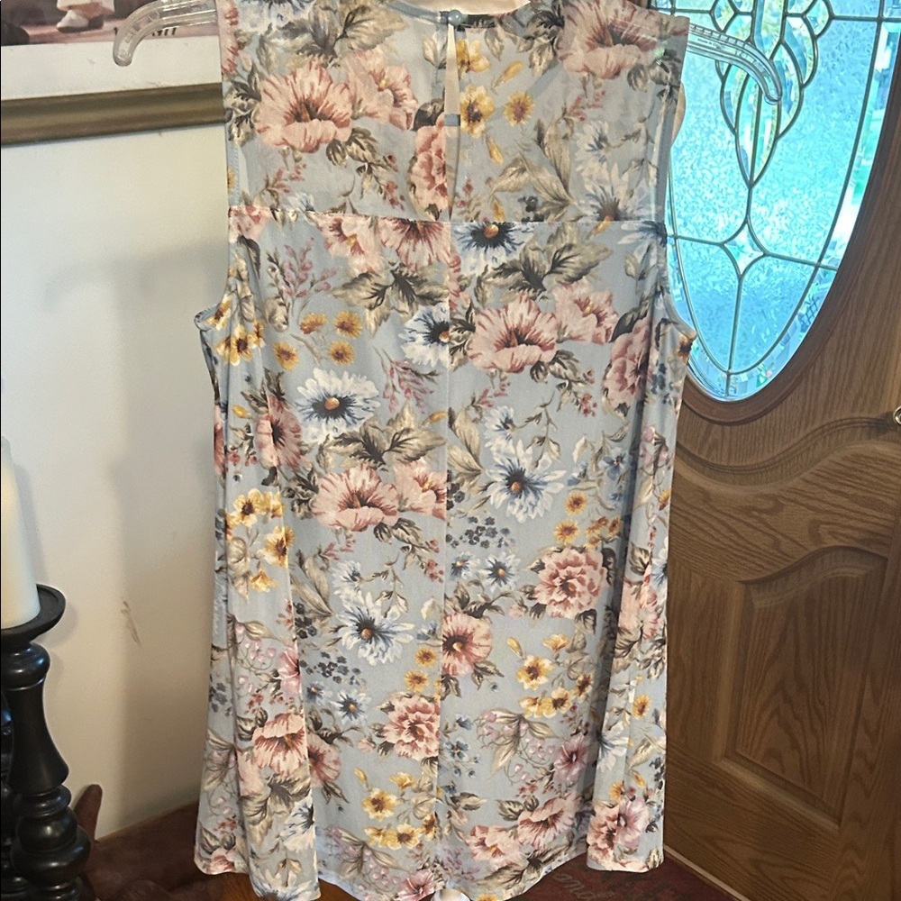 Apt. 9 NWT Sleeveless Floral Sleeveless Top - Light Blue Small - Picture 8 of 13